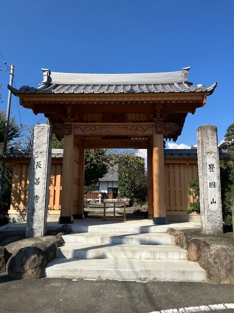 前橋市堀越町　豊国山長善寺　山門の写真